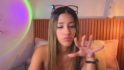 Snapshot of vicky_bass chatting on 24, 9, 2025 VICTORIA online show from 24, 9, 2025