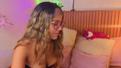 Snapshot of vicky_bass chatting on 3, 10, 2025 VICTORIA online show from 3, 10, 2025