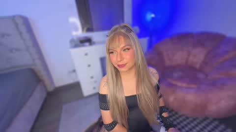 Snapshot of vicky_hot_x chatting on 9, 7, 2026 online show from 9, 7, 2026