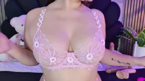 Snapshot of vicky_lopezz_ chatting on 5, 4, 2026 vicky_lopezz_ online show from 5, 4, 2026