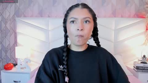 Snapshot of victoria___jonnes chatting on 5, 10, 2025 victoria___jonnes online show from 5, 10, 2025