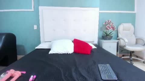 Snapshot of victoria_cutee chatting on 19, 6, 2026 online show from 19, 6, 2026
