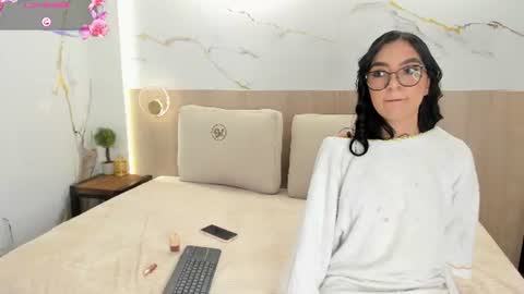 Snapshot of victoria_hokings chatting on 8, 6, 2026 Victoria H online show from 8, 6, 2026