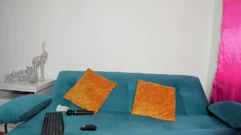 Victoria  online show from 14, 12, 2025