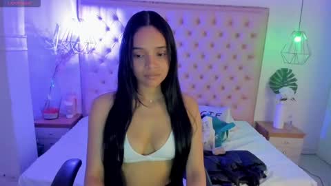 Snapshot of victoria_kitt chatting on 5, 11, 2025 victoria_kitt online show from 5, 11, 2025