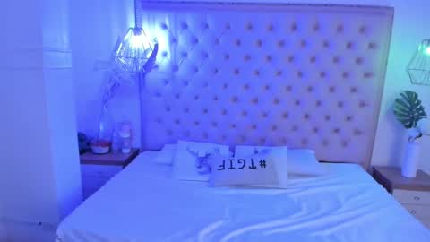 Snapshot of victoria_kitt chatting on 9, 11, 2025 victoria_kitt online show from 9, 11, 2025