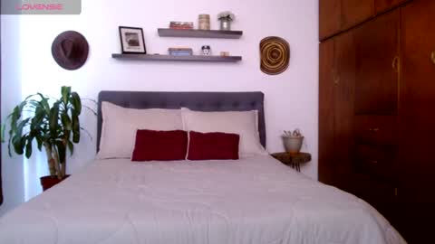 Snapshot of victoria_martelo chatting on 17, 6, 2026 VICTORIA MARTELO online show from 17, 6, 2026