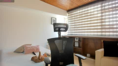 Snapshot of victoria_mooree chatting on 25, 5, 2026 Victoria Everyday From 1400 to 2130 Col Time online show from 25, 5, 2026
