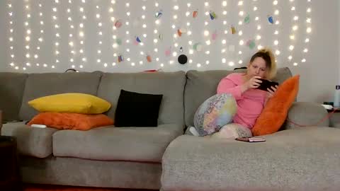 Snapshot of victoriaandjesse chatting on 21, 12, 2024 Victoria and Jesse online show from 21, 12, 2024