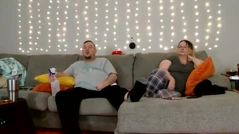 Snapshot of victoriaandjesse chatting on 5, 1, 2025 Victoria and Jesse online show from 5, 1, 2025