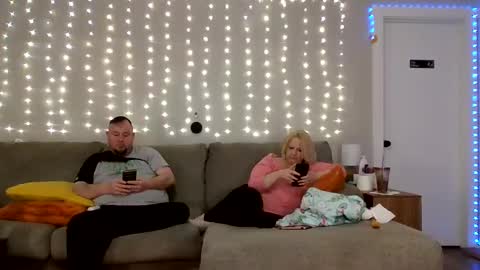 Snapshot of victoriaandjesse chatting on 28, 2, 2025 Victoria and Jesse online show from 28, 2, 2025
