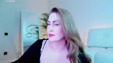 Miss V online show from 21, 12, 2025