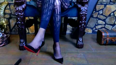 Victoria Heller online show from 30, 11, 2025