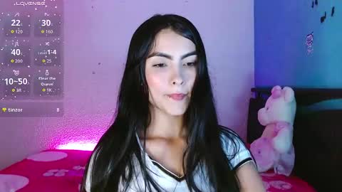 victoriia_henao_ online show from 4, 2, 2026