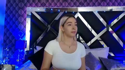 Snapshot of victtoria_lee chatting on 28, 4, 2026 victtoria lee online show from 28, 4, 2026