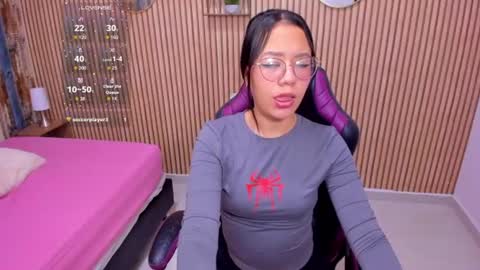 Snapshot of viiolet__moon chatting on 12, 6, 2026 Violet online show from 12, 6, 2026