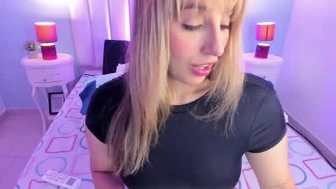 Snapshot of viiooleet chatting on 4, 5, 2026 Violet online show from 4, 5, 2026