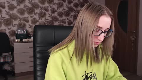 Snapshot of vikaericka chatting on 10, 12, 2024 Vika online show from 10, 12, 2024