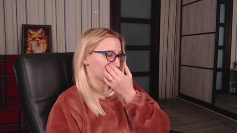 Snapshot of vikaericka chatting on 10, 10, 2025 Vika online show from 10, 10, 2025