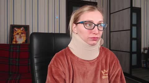 Snapshot of vikaericka chatting on 12, 10, 2025 Vika online show from 12, 10, 2025