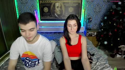 Snapshot of vikki_and_george chatting on 14, 1, 2025 vikki and george online show from 14, 1, 2025