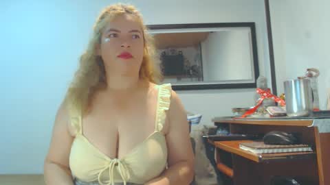 VIKKKTORIAAA online show from 1, 2, 2025