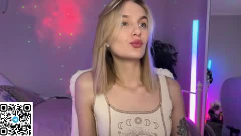 Snapshot of vikky_moon chatting on 2, 7, 2026 Vikky online show from 2, 7, 2026