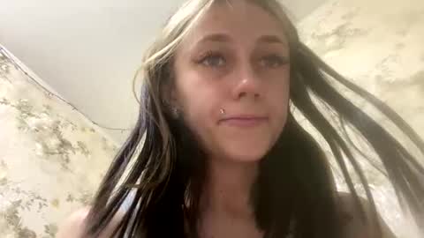 Snapshot of viktoria9898 chatting on 19, 5, 2026 Sweett online show from 19, 5, 2026