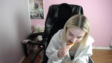 viktoria_lovely online show from 17, 4, 2026