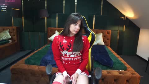 Snapshot of viktoria_storm chatting on 25, 12, 2024 Alisa online show from 25, 12, 2024
