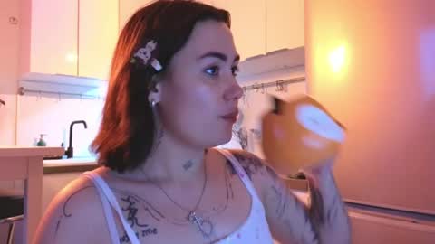 Snapshot of viktoriamoore chatting on 27, 5, 2026 viktoriamoore online show from 27, 5, 2026