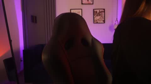 Snapshot of vikypetiteee chatting on 24, 4, 2026 Victoria online show from 24, 4, 2026