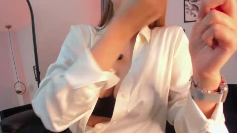 Snapshot of vikypetiteee chatting on 30, 4, 2026 Victoria online show from 30, 4, 2026