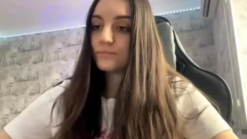 Snapshot of vinascarce chatting on 4, 8, 2026 Ellie online show from 4, 8, 2026