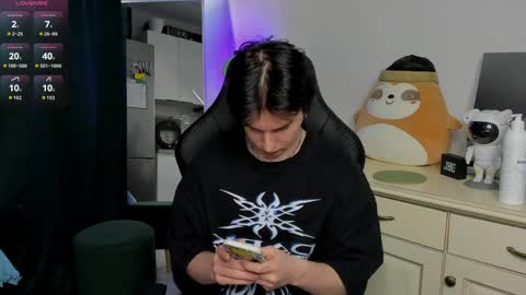 Snapshot of vincent__strong chatting on 11, 4, 2026 Vincent Strong online show from 11, 4, 2026