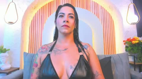 Snapshot of violeet_scottt chatting on 29, 5, 2026 Violette online show from 29, 5, 2026