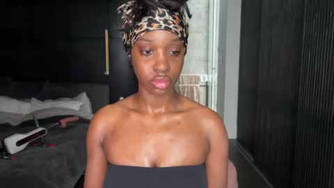 Snapshot of violet6xft chatting on 12, 5, 2026 Fantasy Black Girl online show from 12, 5, 2026
