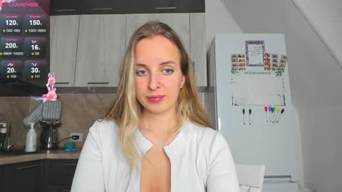 Snapshot of violet_blue_eyes chatting on 10, 12, 2024 Violet online show from 10, 12, 2024