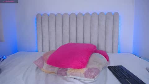 Snapshot of violet_giraldo chatting on 5, 3, 2026 violet_giraldo online show from 5, 3, 2026
