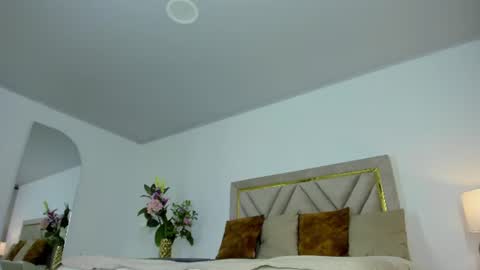 Snapshot of violet_queen2 chatting on 18, 6, 2026 Mary online show from 18, 6, 2026