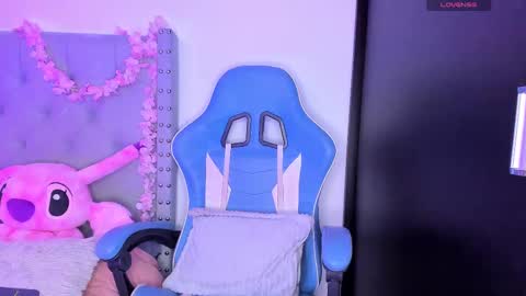 Snapshot of violet_rost chatting on 12, 9, 2025  Violet  online show from 12, 9, 2025