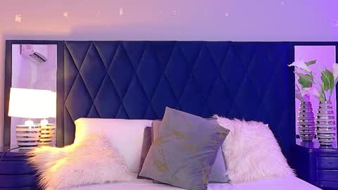 Violet  online show from 19, 5, 2026