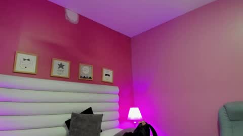 Snapshot of violet_sinclair chatting on 24, 4, 2026 violet_sinclair online show from 24, 4, 2026