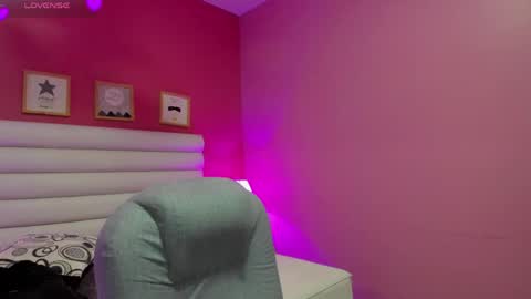 Snapshot of violet_sinclair chatting on 26, 4, 2026 violet_sinclair online show from 26, 4, 2026