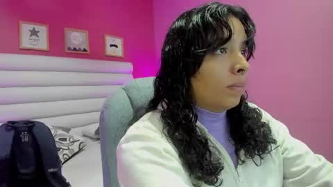 Snapshot of violet_sinclair chatting on 9, 6, 2026 violet_sinclair online show from 9, 6, 2026