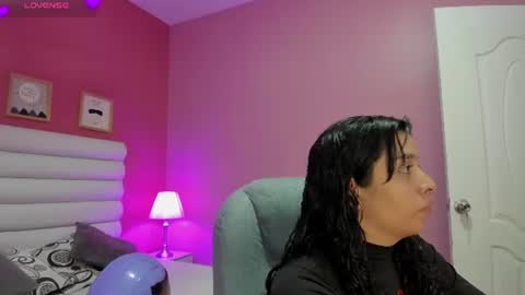 Snapshot of violet_sinclair chatting on 21, 6, 2026 violet_sinclair online show from 21, 6, 2026