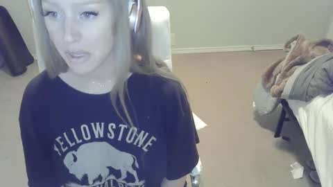 Snapshot of violet_winter97 chatting on 10, 1, 2025 violet_winter97 online show from 10, 1, 2025