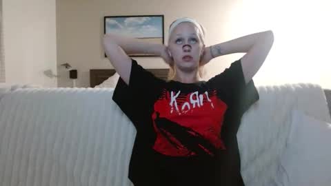 Snapshot of violet_winter97 chatting on 5, 11, 2025 violet_winter97 online show from 5, 11, 2025