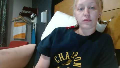 violet_winter97 online show from 26, 11, 2025