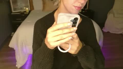 Snapshot of violet_winter97 chatting on 13, 5, 2026 violet_winter97 online show from 13, 5, 2026